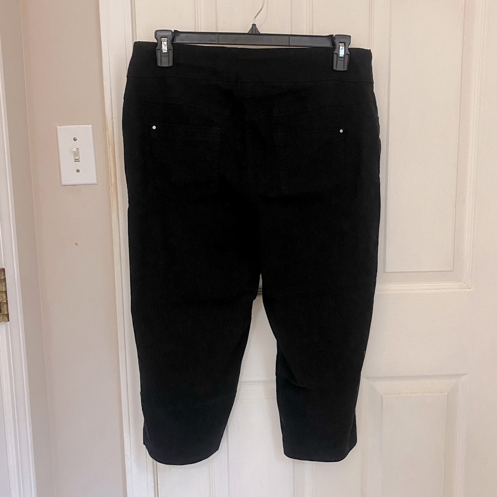 Westbound Woman Capri Pull-On Pants in Black - Picture 8 of 9